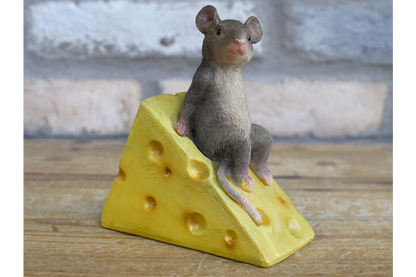 Mouse on Cheese